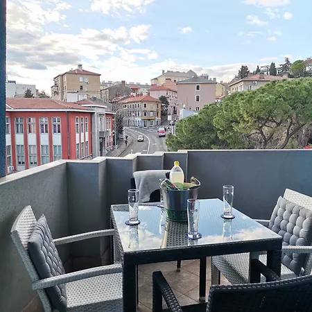 Rocky Iii Apartment *